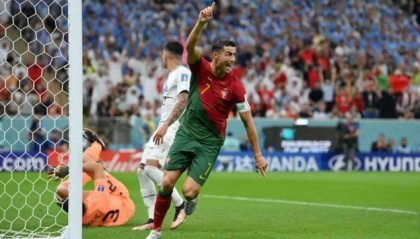 开云kaiyun网页版-没有进球只有演技？被改判的C罗笑容满面感觉很好