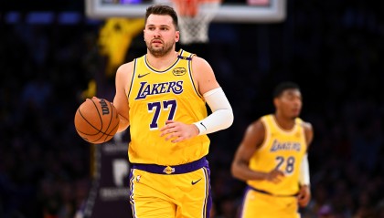 开云kaiyun网页版-雷迪克：第三节一度进攻不畅 东契奇完成精彩进攻&amp;帮我们找回节奏