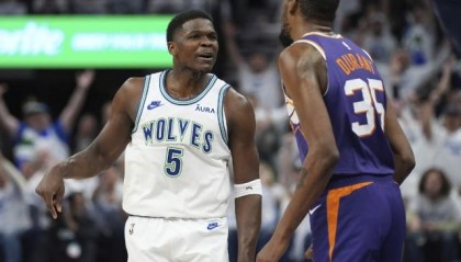 开云kaiyun网页版-军训杜兰特！挑衅杜兰特！爱德华兹演绎无解火力